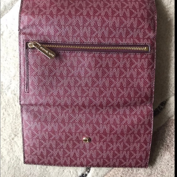 Michael Kors TriFold Wallet - Picture 3 of 4